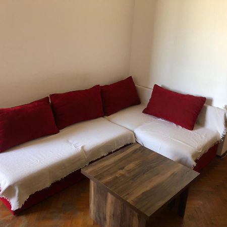 Lovely 1 Bedroom Apartment Close To Old Town Бухарест Экстерьер фото