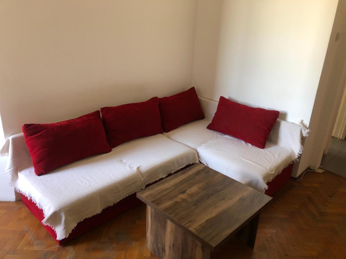 Lovely 1 Bedroom Apartment Close To Old Town Бухарест Экстерьер фото