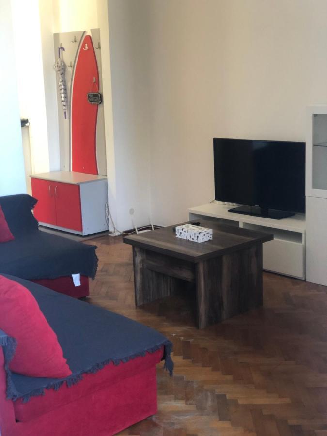 Lovely 1 Bedroom Apartment Close To Old Town Бухарест Экстерьер фото