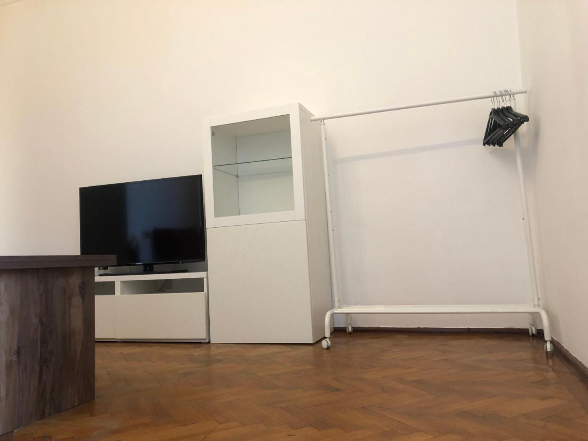 Lovely 1 Bedroom Apartment Close To Old Town Бухарест Экстерьер фото