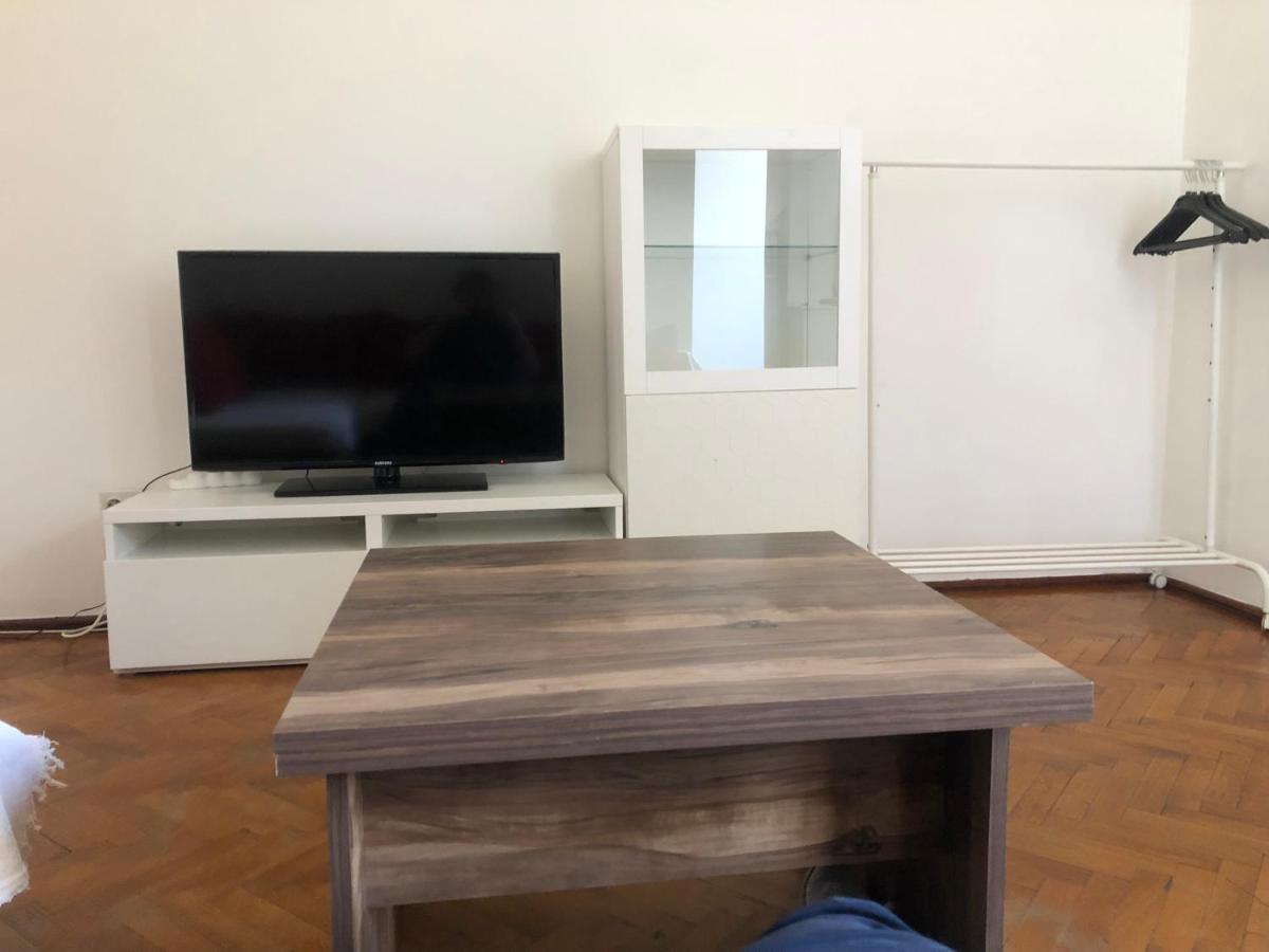 Lovely 1 Bedroom Apartment Close To Old Town Бухарест Экстерьер фото